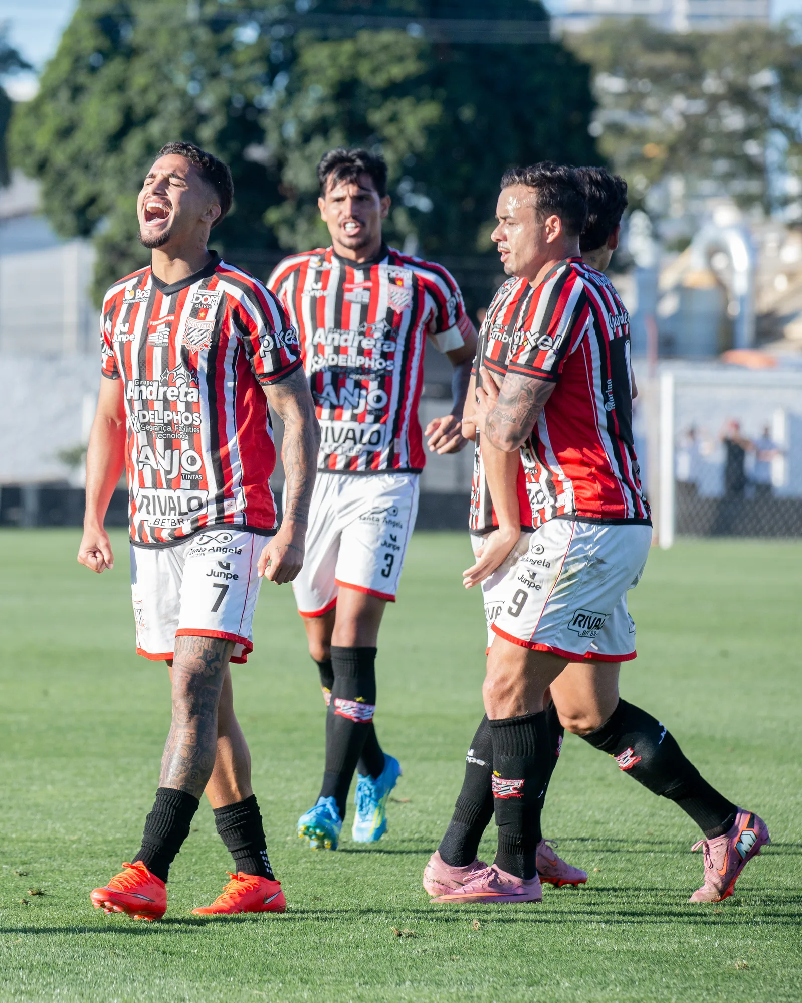 Luís Gustavo comemora gol na partida contra o Primavera em Indaiatuba